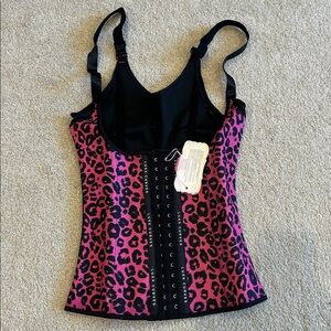 Brand New Luxx Curves Full Back Waist Training Vest, size XS Cheetah pink